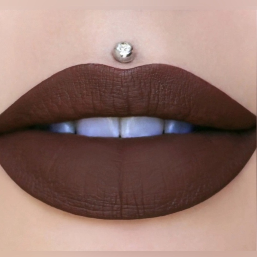 JEFFREE STAR LIQUID VELOUR LIPSTICK IN DOMINATRIX
